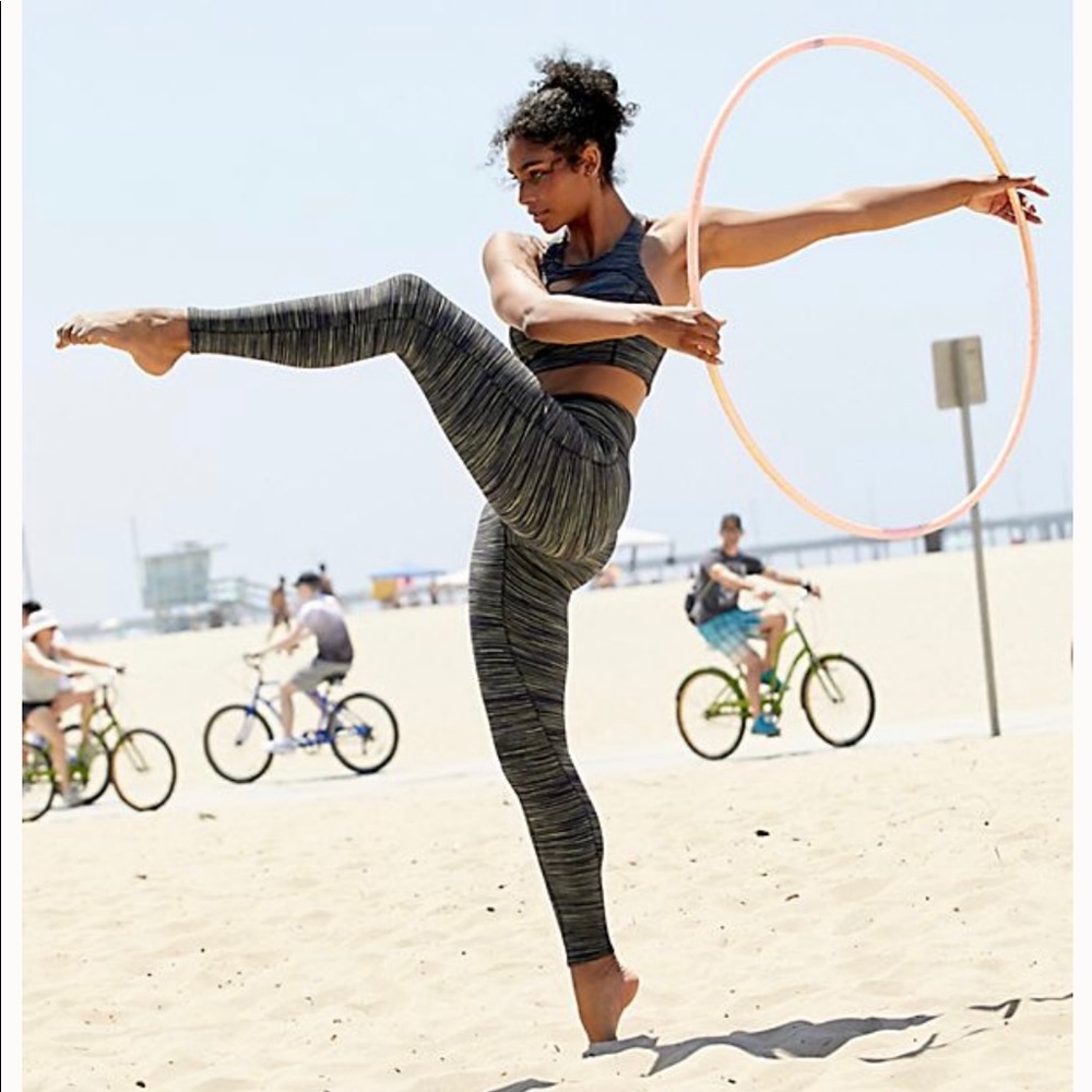 Free People Movement High Rise Ankle Length Roll Out Leggings, size Small